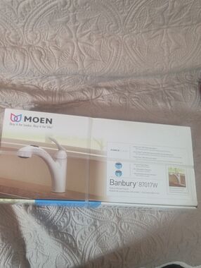 NWT Moen Banbury 87017W Pullout Kitchen Faucet White